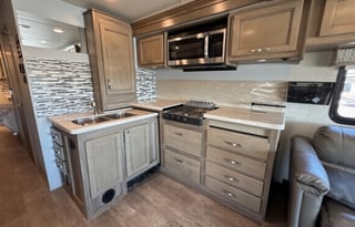 2017 Jayco Precept 36T – Spacious Motorhome