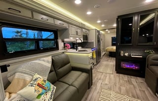 Meet Rosanna - The Cozy Family Friendly Entegra 34