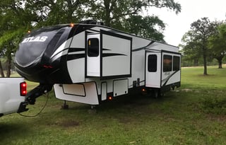 Dutchmen Atlas Fifth Wheel