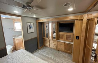 Beautiful luxury RV is Kid and Pet friendly!
