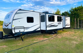 2022 Cruiser MPG Ultra Light King Bed Private Bunk