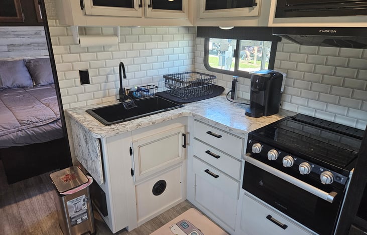 Nice kitchen with plenty of storage! Kuerig included.