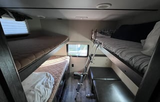 Comfortable Travel Trailer for 6 People