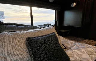 C11:Thor Luxury*NEW*STARLINK-10Sleep-Private Suite