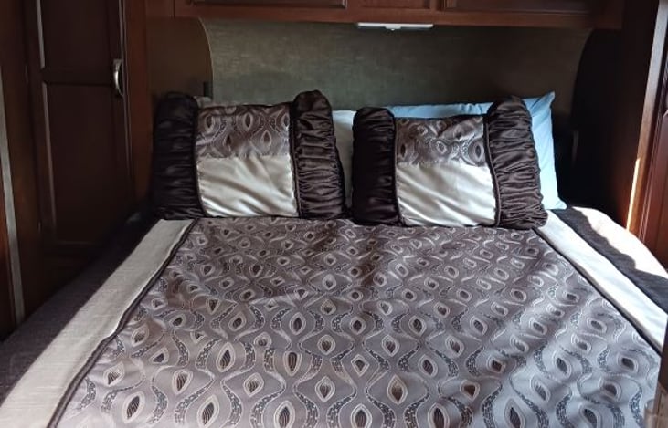 Queen size mattress.  Please make sure to bring plenty of sheets and blankets! Linens/towels are not included.