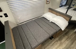 NEW 2024 29ft Light Weight Sleeps 8 Forest River