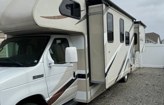 2017 Thor Motor Coach Four Winds 29G