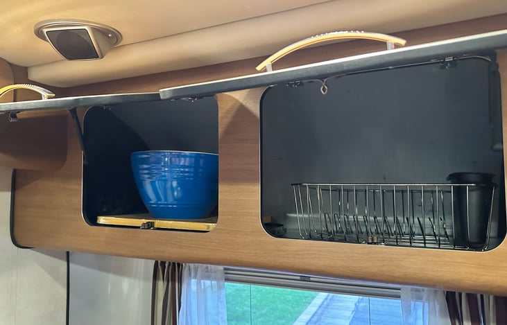 Bowls, cutting board, griddle pan all included!