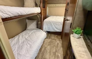 Forest River Sunseeker ***Bunks*** (BRFL 1873)