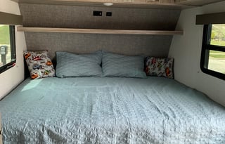 Cozy Winnebago - Ready for Adventure!