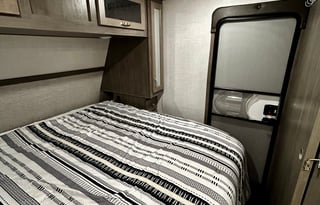 The Perfect Couples Getaway–King Bed + Cozy Vibes