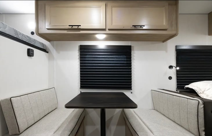 Dinette/fold down Bed