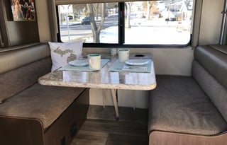 **Big V RV River Girl** Mint**Pet Friendly**