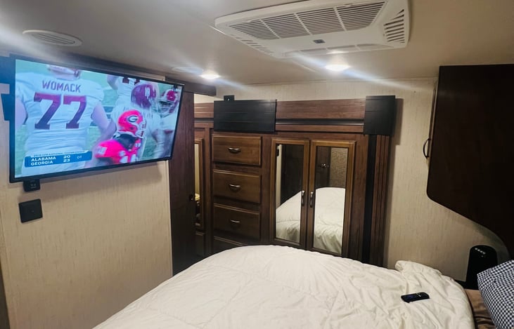 Master has additional AC unit with a 40inch LED Smart TV and 3inch Memory foam pillow top mattress for extra comfort.