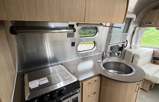 "Sky Glider" Airstream Flying Cloud 25FB