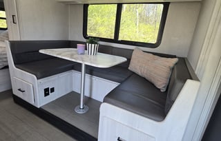 2023 EAST TO WEST Entrada M-Class 24FM