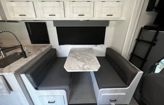 2022 EAST TO WEST Entrada 3100FB