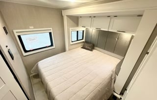 C4-*NEW* 2023 Prism Mercedes Luxury Rv - Sleeps 6