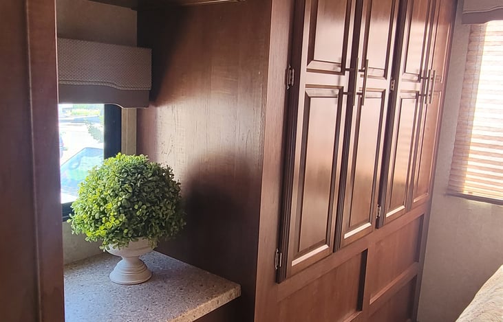 Keep Scrolling & Don’t Hesitate to Reach Out!
Take your time browsing through the photos to get a feel for all our RV has to offer. If you have any questions or special requests, please ask!