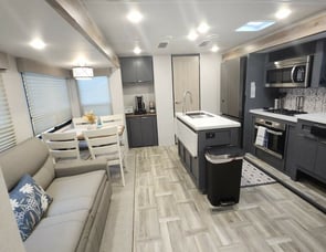 Prime Time RV LaCrosse 3500DB