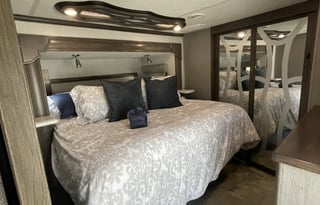 Summer RV Retreat - Luxury Living