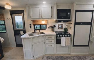 Luxury Renovated ‘22 Camper | Pet Friendly Retreat
