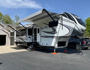 Grand Design Solitude S-Class 3950BH