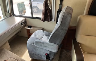 Holiday Rambler Admiral 32V