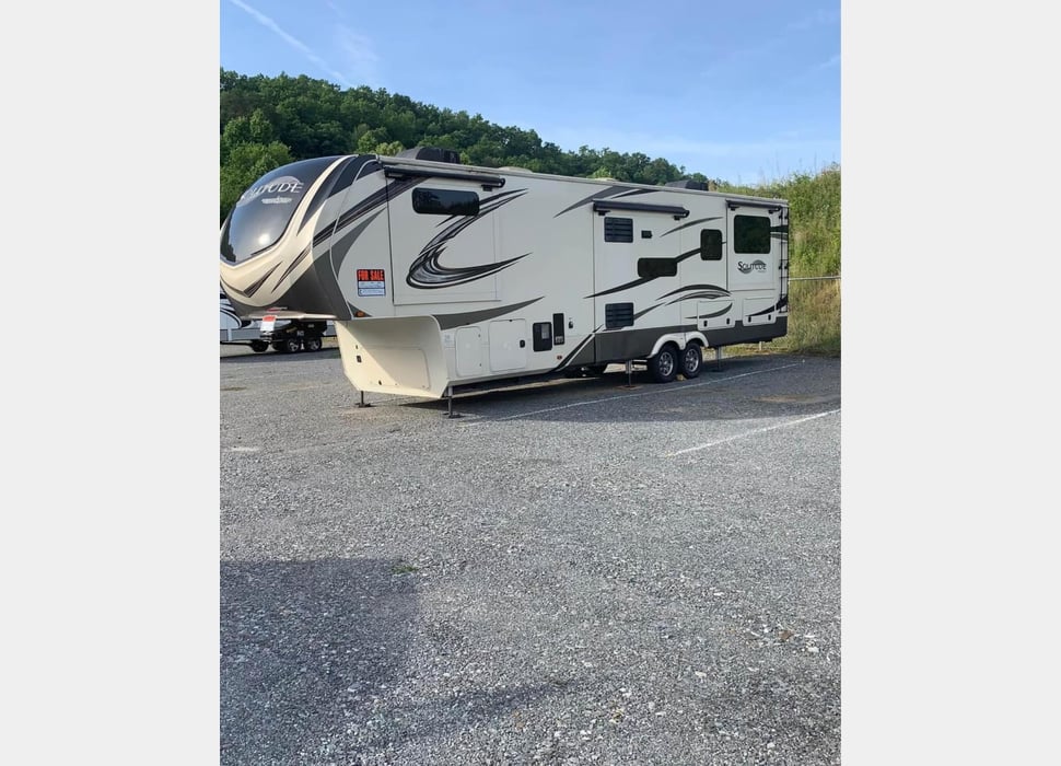 Fifth Wheel rentals in Morganton