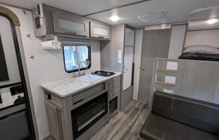 2022 Coleman Lantern LT 17B