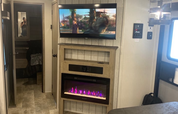 40" smart tv, AM/FM Radio with Bluetooth, and a Fireplace.