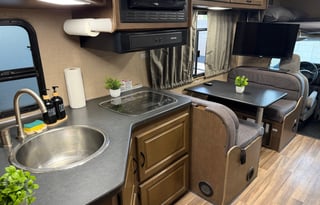 (#6) 30’ Adventure RV– Sleeps 8|Generator|Festival