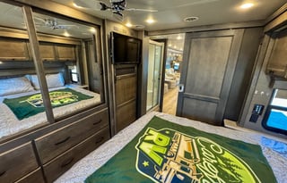 Tiffin Allegro Bay Super C