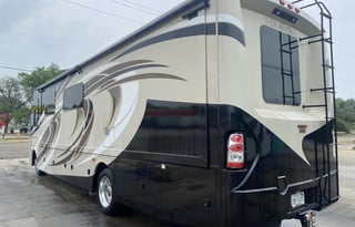 2017 Thor Miramar 34.2,Tailgate-outdoor Kitchen/TV