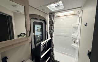 NEW 2026 Coachmen Catalina Legacy Edition 273DBH