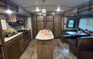 2018 Keystone RV Laredo - so much room!!!
