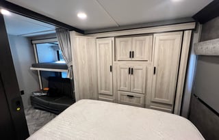 32*NEW 2023* Luxury SUNSEEKER 10 Sleeper w Bunks!