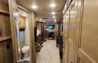 Class A Diesel Pusher bunkhouse w/ 2 full baths