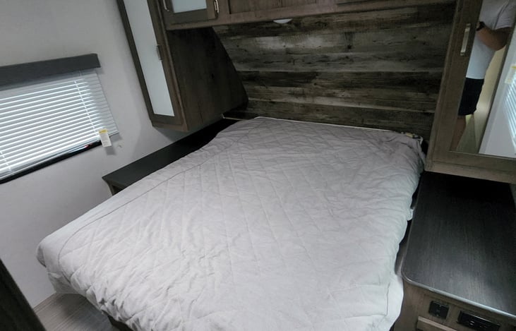 Standard RV Queen bed. Please bring your own pillows and  blankets.