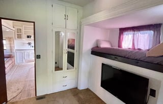 Spacious 42-ft 5th wheel RV