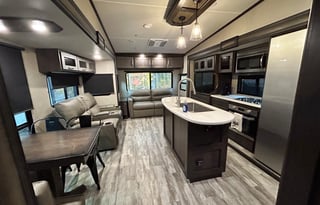 #31-'22 Grand Design Midbunk/Rear living 5th Wheel