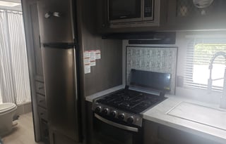 Clean Like New 2022 Shasta RV