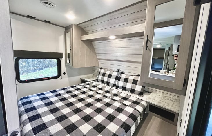 Cozy up in this queen bed~ brand new!