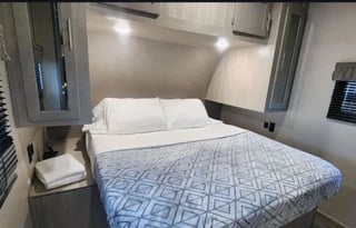 Catalina 2 bedrooms/ bunk room Sleeps 8 light w