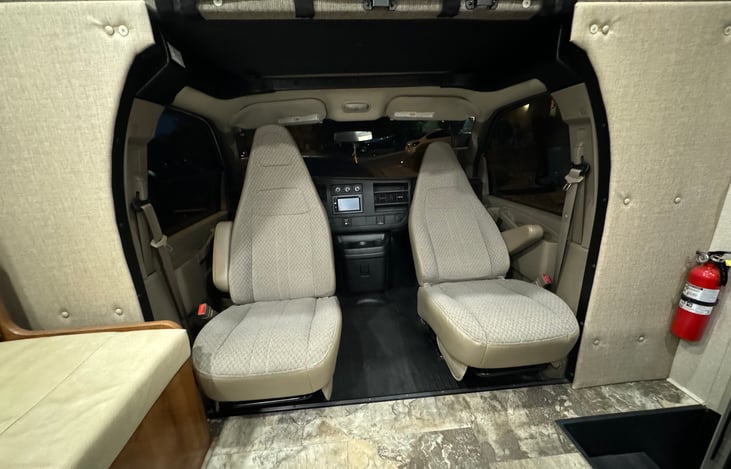 Front seats turn 180 degrees!