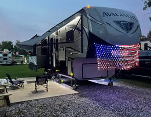 Keystone RV Avalanche 300RE