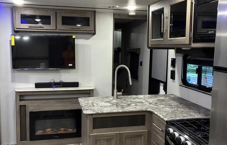 "Mountain Zinger" offers plenty of room for everyone to relax after a day of exploring beaches, parks, or scenic campgrounds and mountains. We are pet friendly.