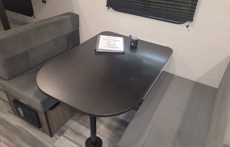 Spacious dinette; a full manual with all necessary information on the systems in the camper. Several laminated instructional cards are included for easy reference