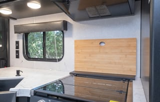 Cousin Kyle The Handsome 32ft Easy Tow Glamper