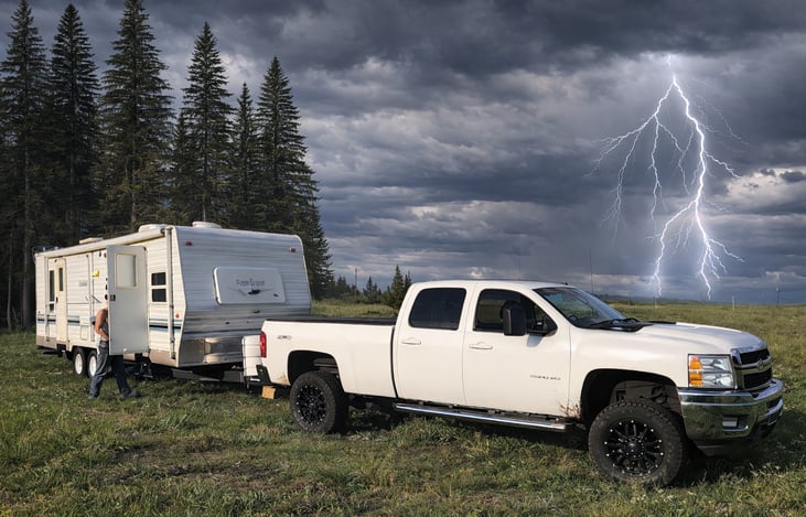 Standup shower. I am 6'2" and fit just fine. Hot and cold water, nice after a days exploring the White Mountains. Near Greer in this picture.